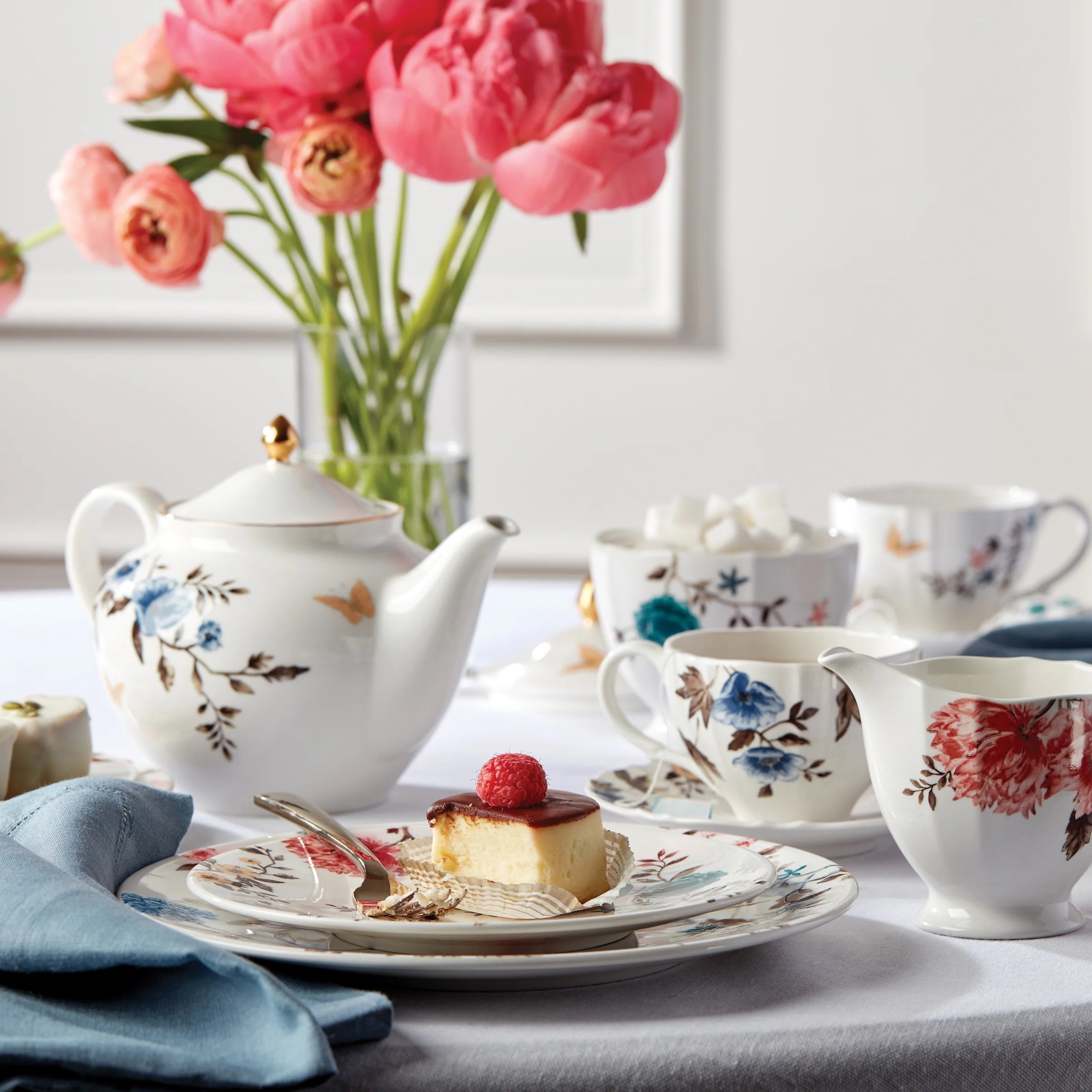 Sprig & Vine Teapot